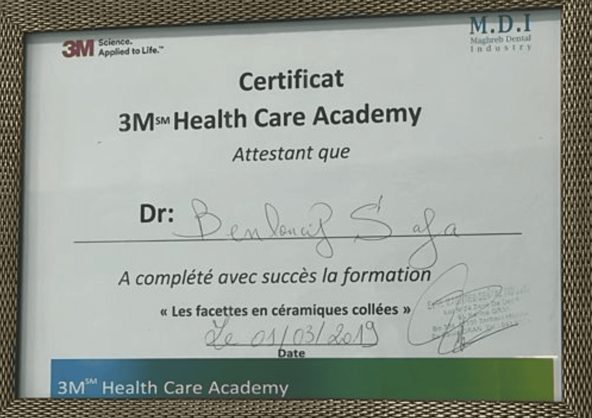 Formation en facettes en céramique collées avec Dr Saada Sid Ahmed – Constantine - 2019